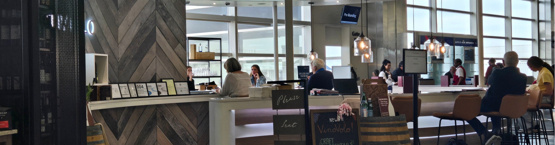 Vino Volo (McNamara, Gate A40)