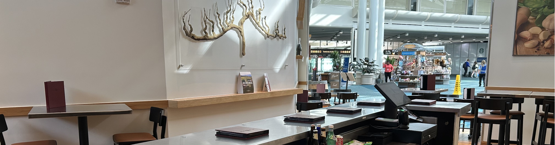 Vino Volo (Terminal B, Center Court)