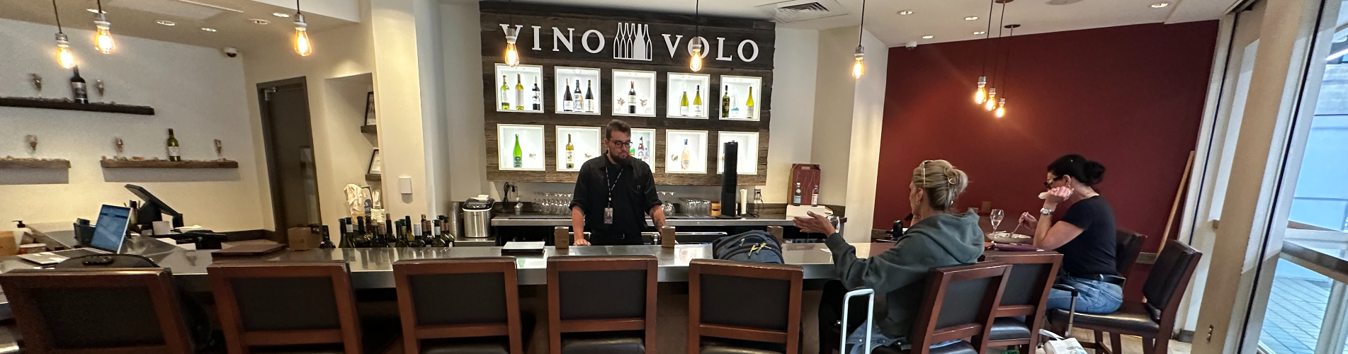 Vino Volo (Terminal B, Gate B26)