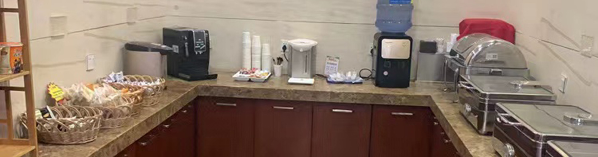 V2 China Eastern Lounge (Domestic Departure, Terminal 2)