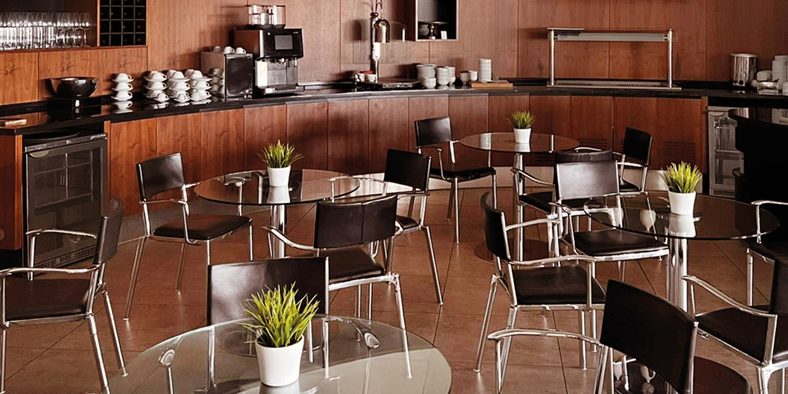 Blush Lounge by Plaza Premium Group (Departures, Terminal 4) Plaza