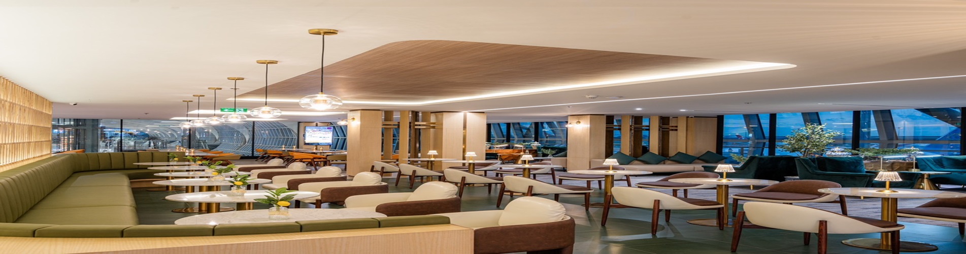 The Coral Cosmo Lounge (国际出发大厅)